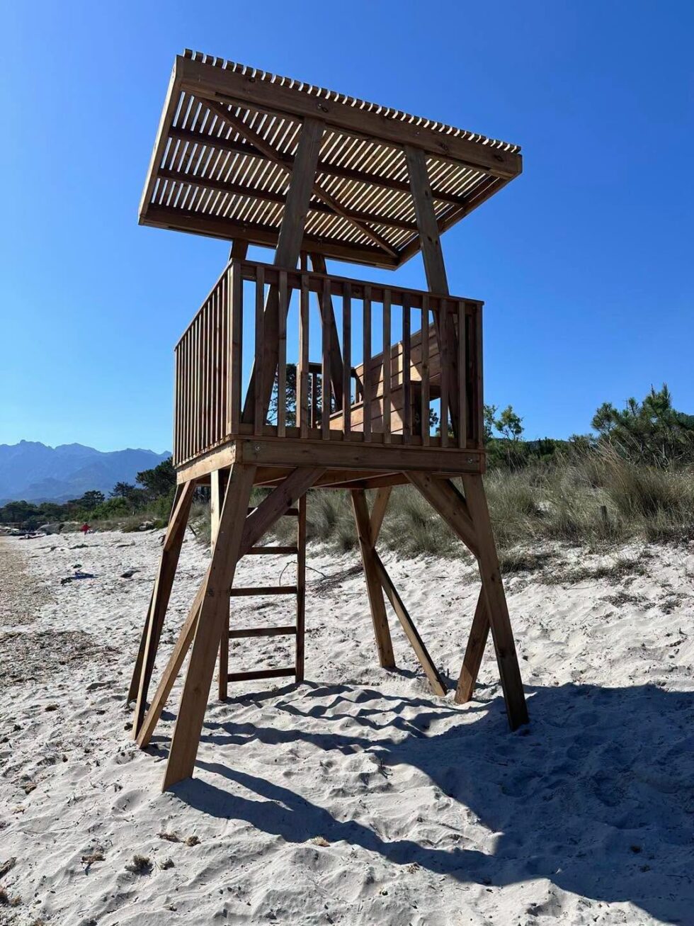 SECURITE Une nouvelle chaise de surveillance sur la Plage de Calvi — free download